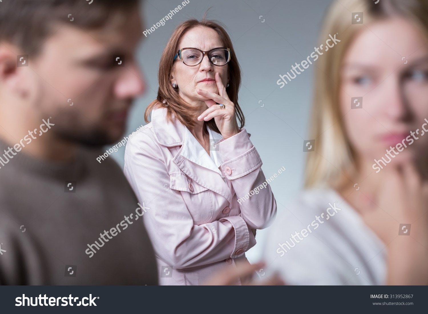 ケンカする息子夫婦を見てにやける姑